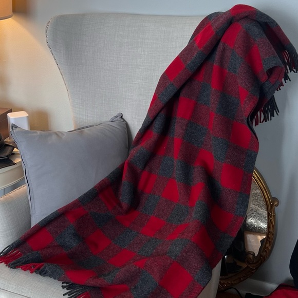 Pendleton /LL Bean Red/Gray Fringe Plaid Wool Throw Good Condition - Picture 2 of 7